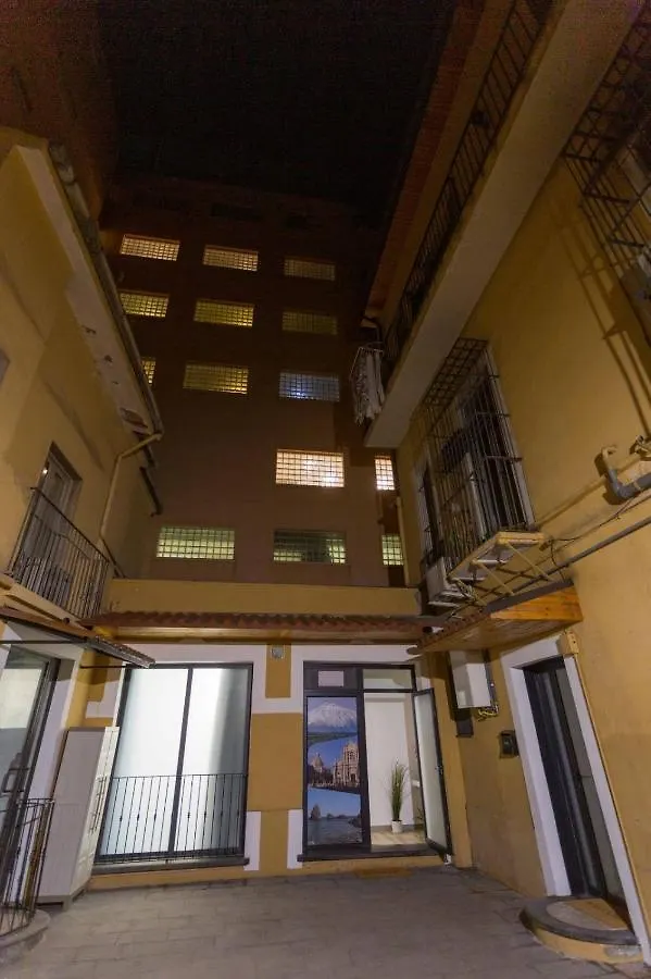 Etnea 208 Luxury Jacuzzi Suite Catania Bed & Breakfast