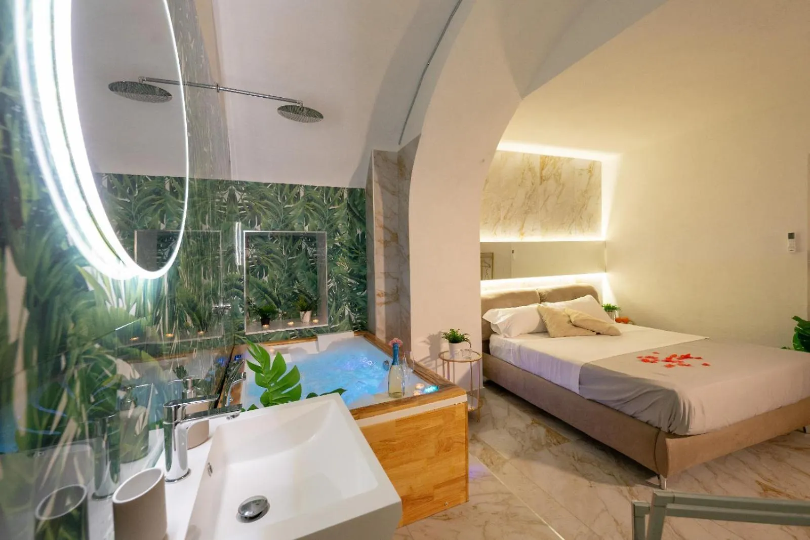 Etnea 208 Luxury Jacuzzi Suite Catania 0*,