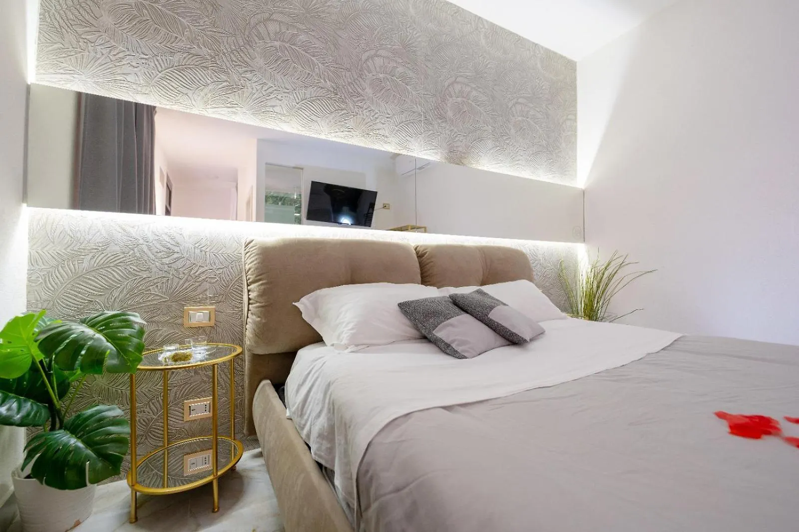 Bed & Breakfast Etnea 208 Luxury Jacuzzi Suite Catania Italy